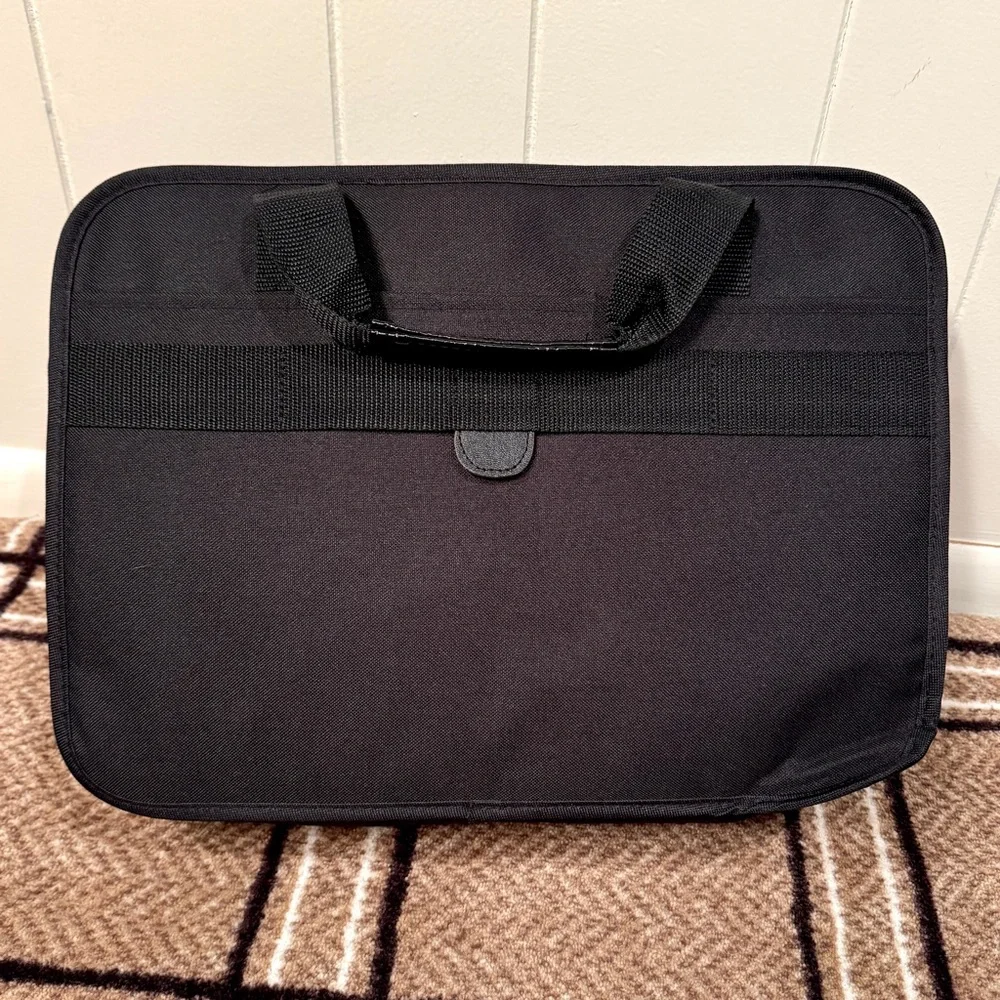 Leed’s Executive 17” Laptop Briefcase